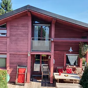 Chalet rouge à la campagne proche de Genève Viry (Haute-Savoie)